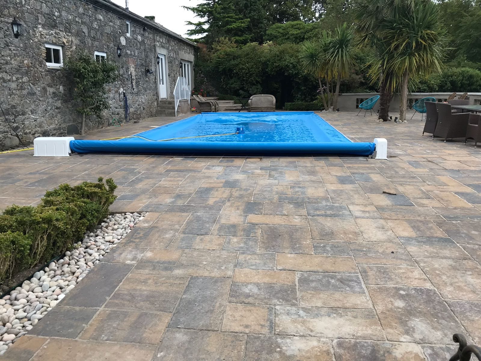 automatic pool cover with ozone
